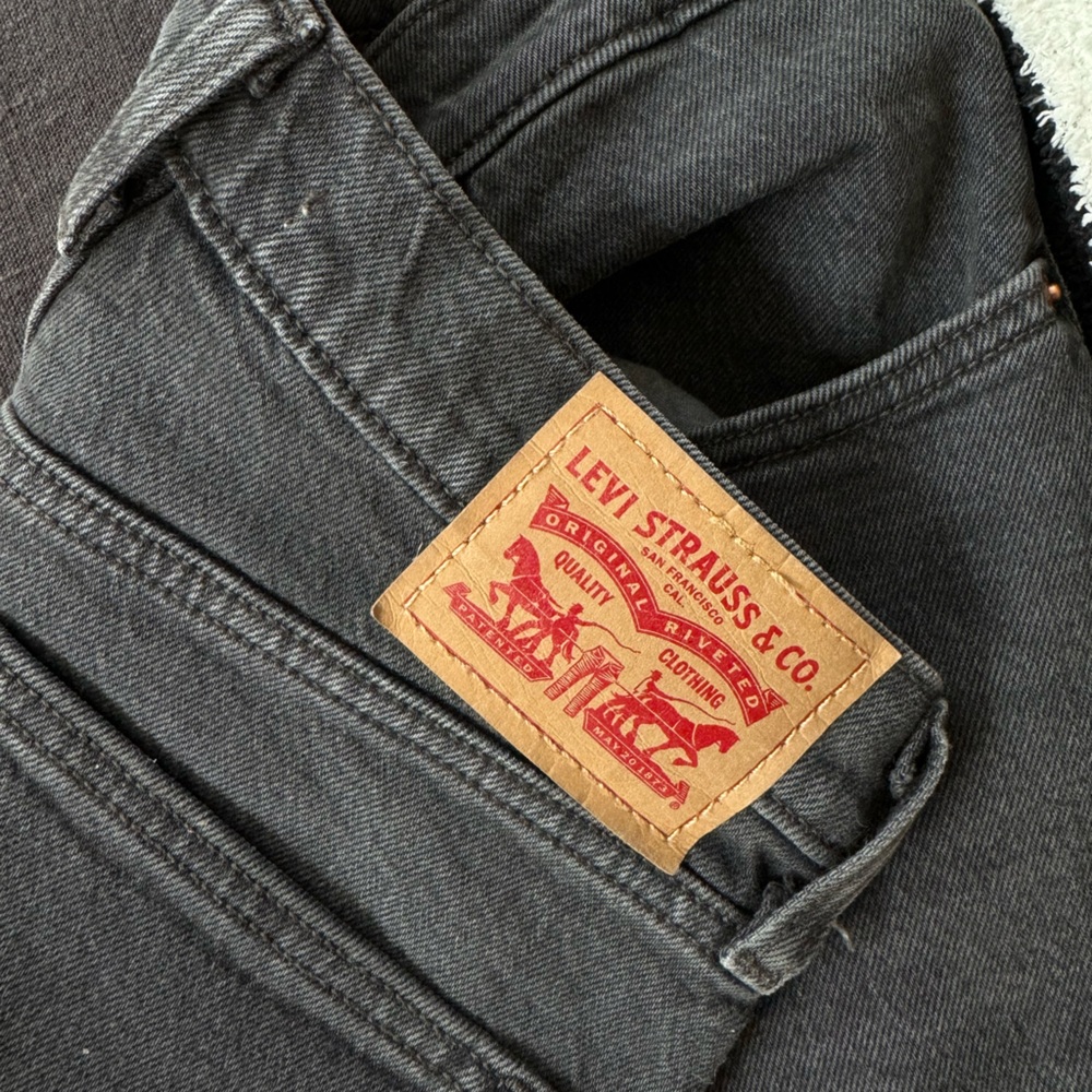 LEVIS size 27 ribcage straight